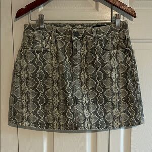 Blank NYC Gray Snake Print Pencil Skirt